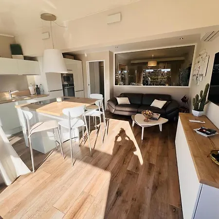 Village Naturiste - La Nature - *