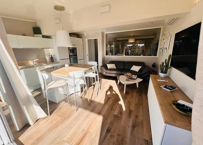 Village Naturiste - La Nature - *